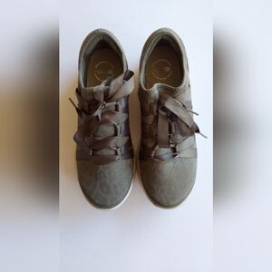Women's sneakers from the Bzees brand, the model is called Inspire, size 9M